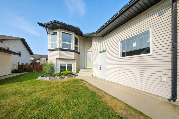 Property Photo:  28 Irving Crescent  AB T4R 3R9 