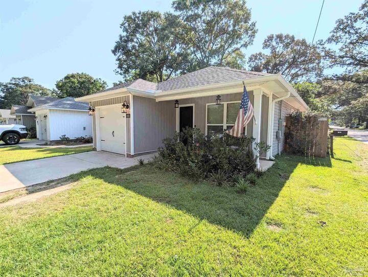 Property Photo: 8698 Doris Ave FL 32534
