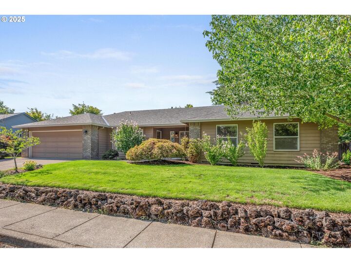 Property Photo: 4057 SE Angela Way OR 97222
