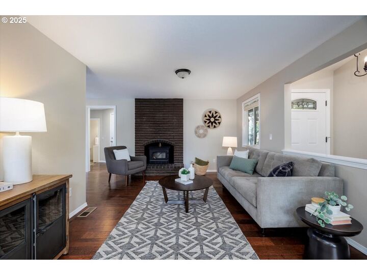Property Photo:  10985 SW Mira Ct  OR 97223 