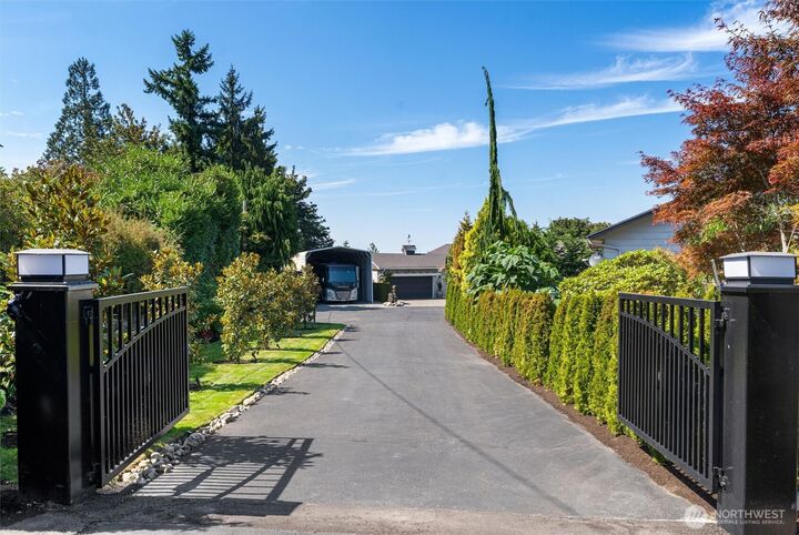 Property Photo:  5152  Sound Ave  WA 98203 