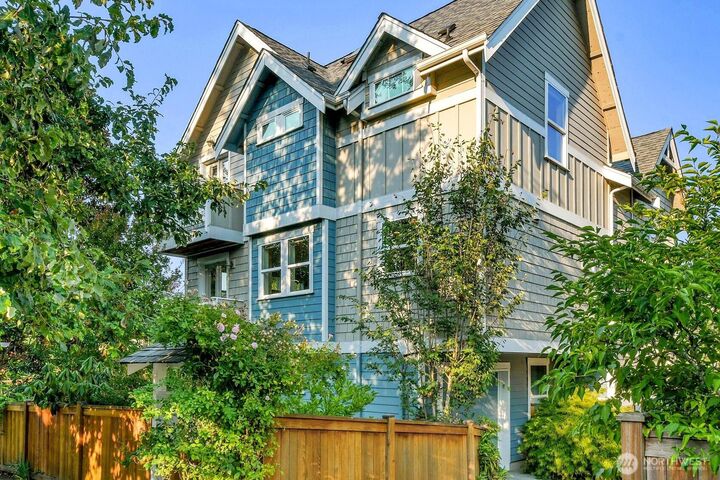 1828  27th Avenue B  Seattle WA 98122 photo