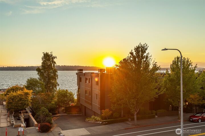 Property Photo: 832 Lake Street S WA 98033