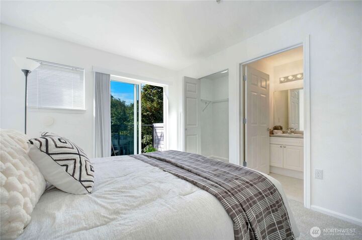 Property Photo:  1729  12th Avenue S 201  WA 98144 