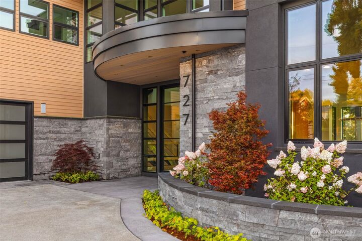 Property Photo:  727  2nd Street S  WA 98033 