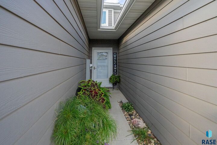 Property Photo:  5904 S Whisper Creek Pl  SD 57106 