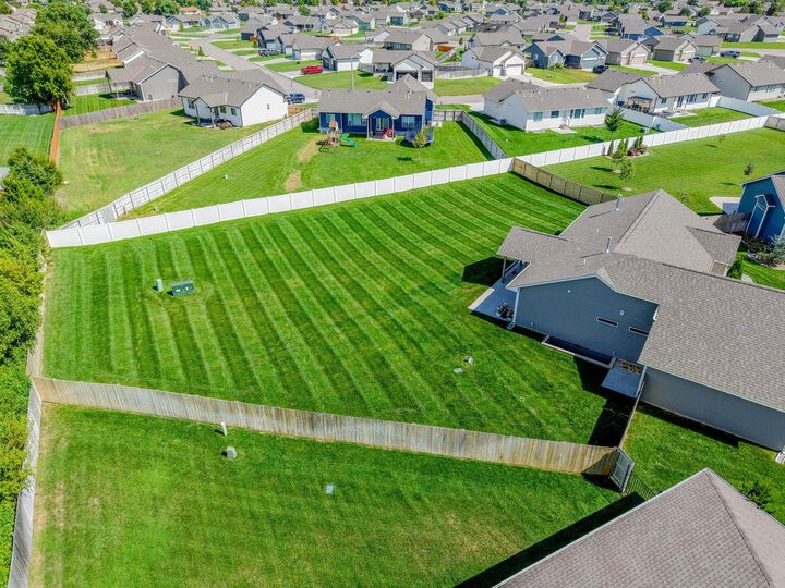 Property Photo:  1762 N Blackstone Ct  KS 67235 
