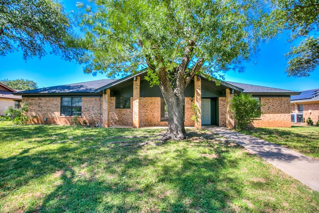 Property Photo: 3842 Hillcrest TX 76904
