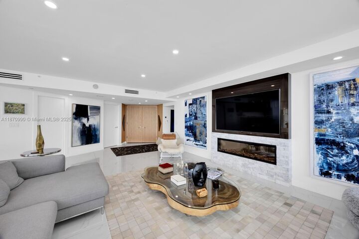 Property Photo:  2127 Brickell Ave 801  FL 33129 