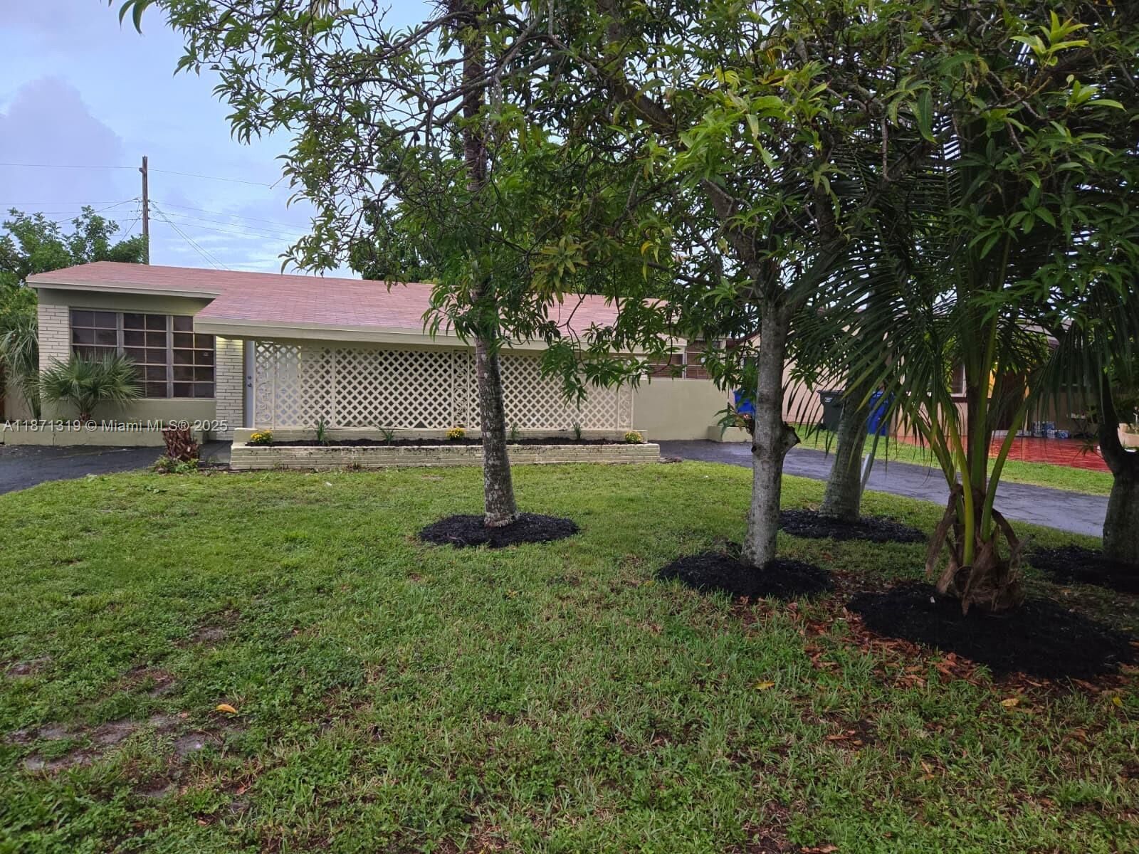 Property Photo: 6751 Meade St FL 33024