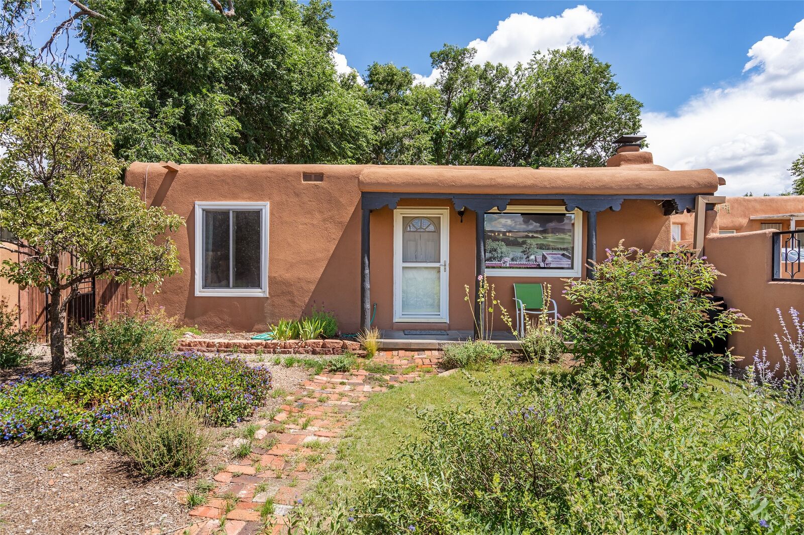 Property Photo: 717 Kathryn Avenue NM 87505