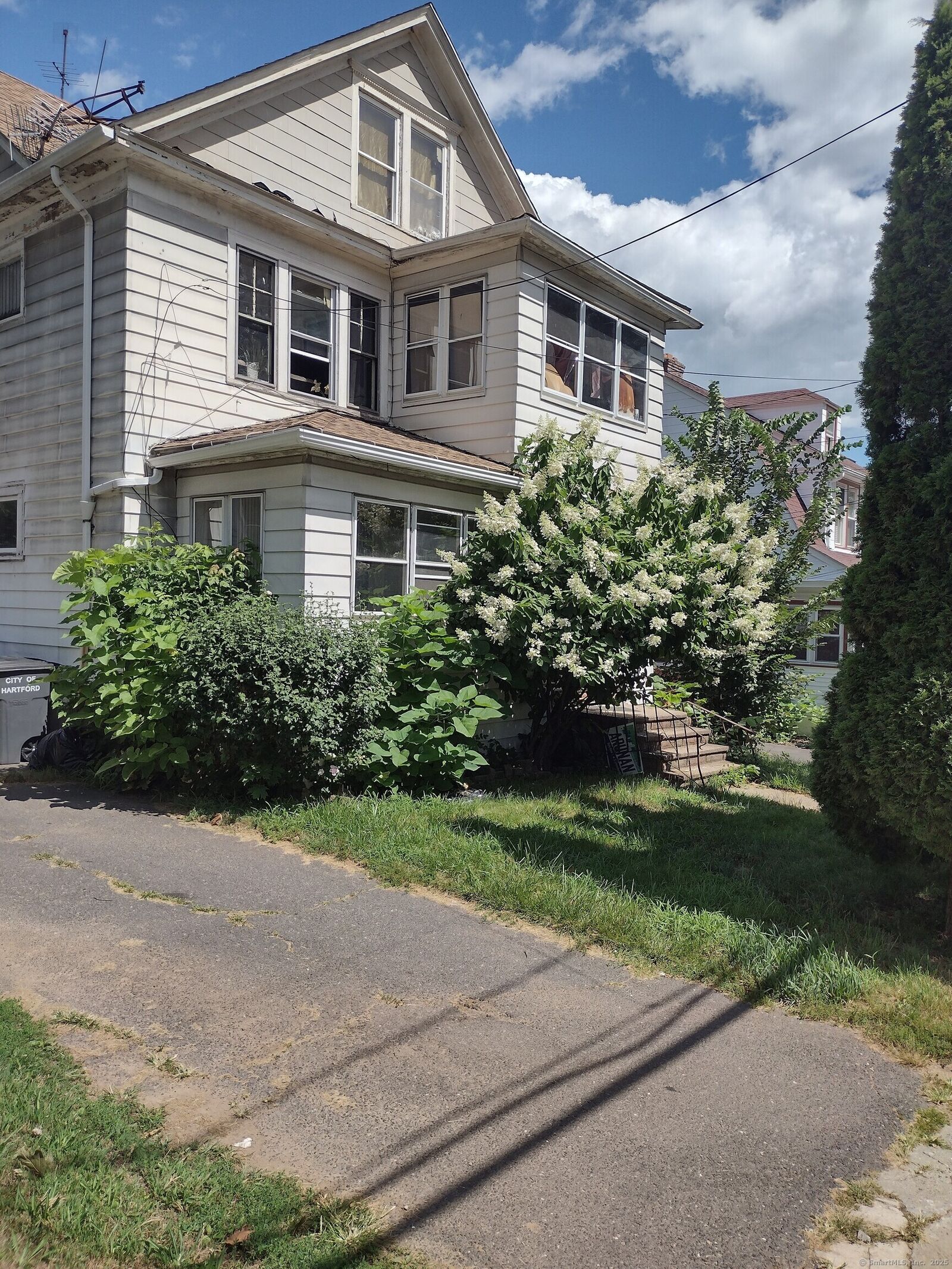 Property Photo:  16 Pershing Street  CT 06112 