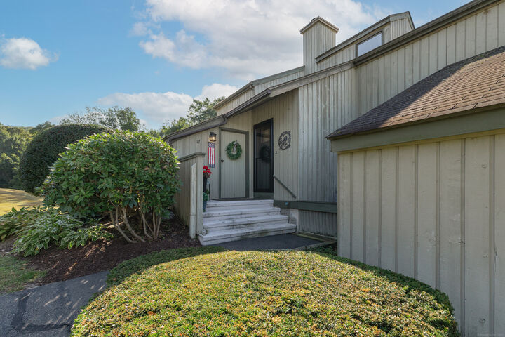 Property Photo:  380 Old Waterbury Road Apt 17  CT 06488 
