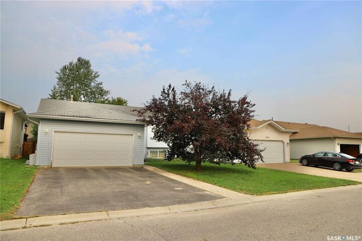 Property Photo:  3120 5th Avenue E  SK S6V 8C4 