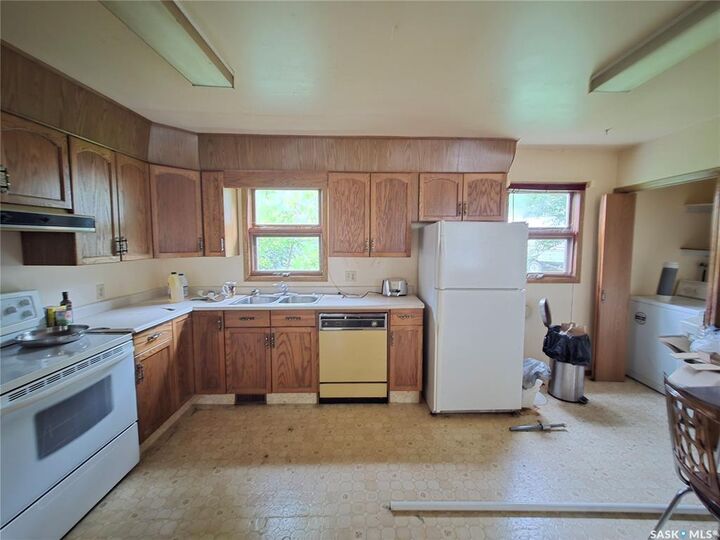 Property Photo:  227 Main Street  SK S0N 1C0 