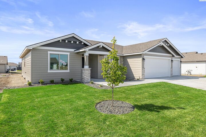 Property Photo: 10510 Danube Dr WA 99301