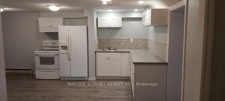 Property Photo: 286 Georgian Drive Unit 3 ON L4M 7B7