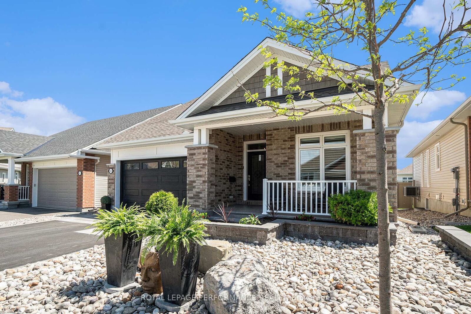 Property Photo:  82 Kayenta Street  ON K2S 2K7 