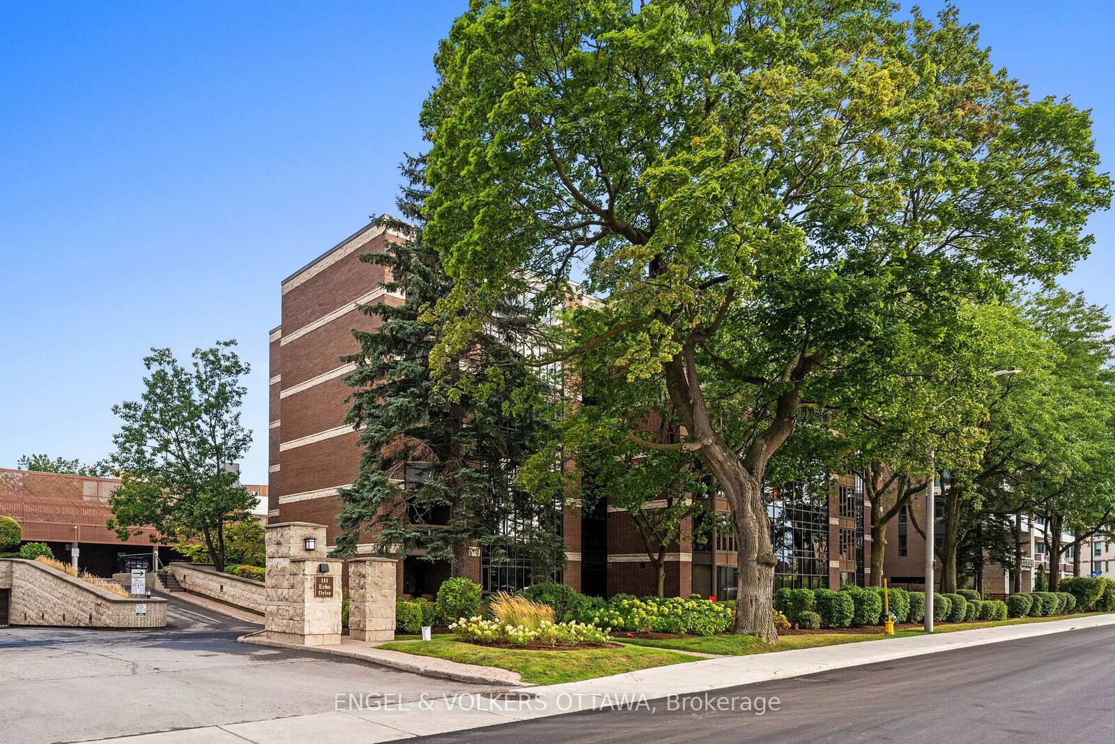 Property Photo: 111 Echo Drive 406 ON K1S 5K8