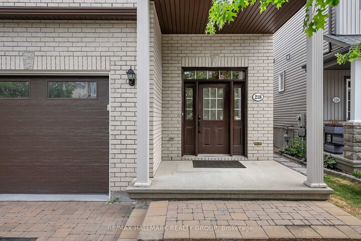 Photo de la propriété:  218 Harthill Way  ON K2J 0P2 