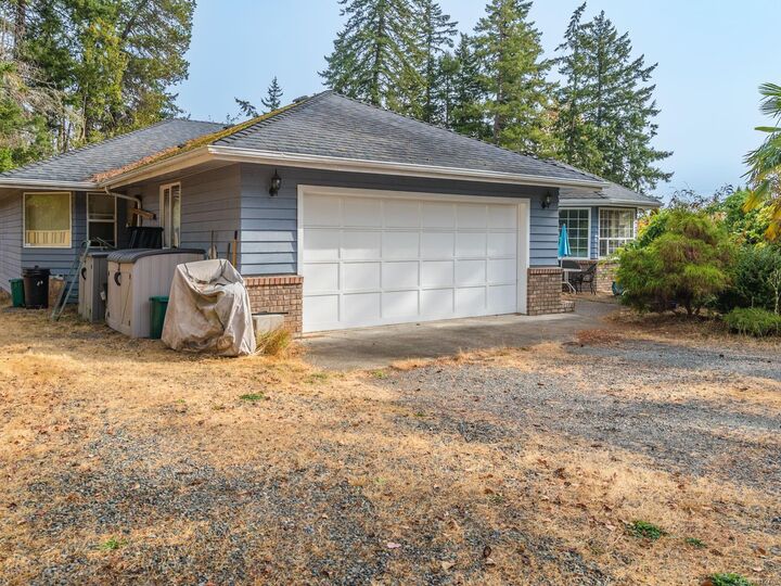 Photo de la propriété:  563 Island Hwy W  BC V9P 1C7 