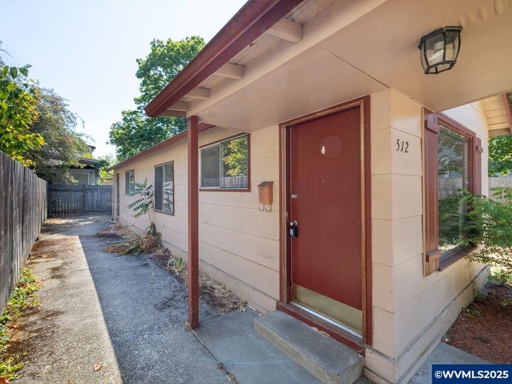 Property Photo:  512 SW 9th Av  OR 97321 