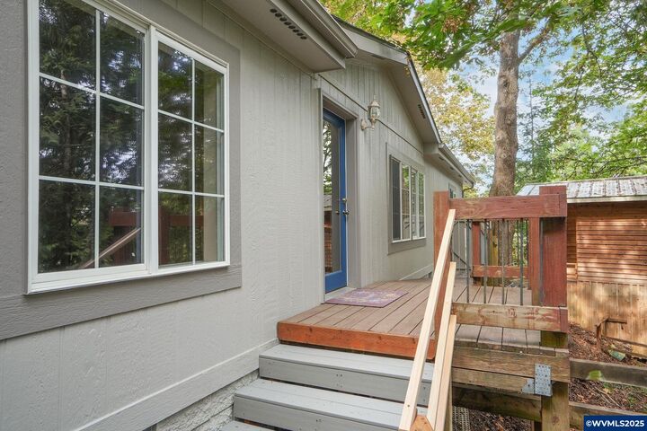 Property Photo:  249 Stoneway Dr NW  OR 97304 