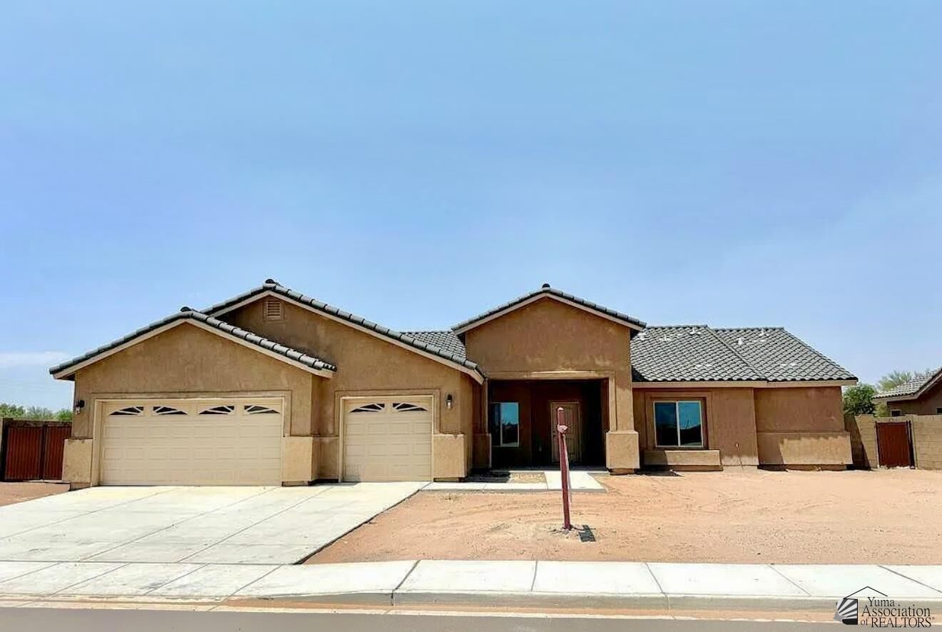 Property Photo: 5663 E 45 St AZ 85365