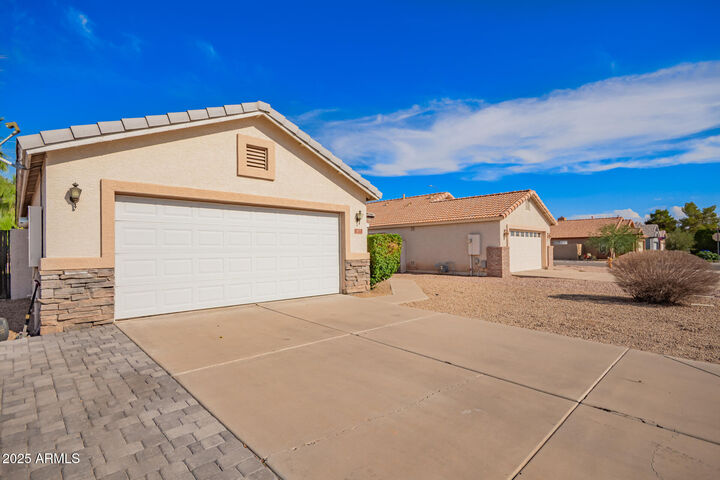 Property Photo: 577 N Soho Lane AZ 85225