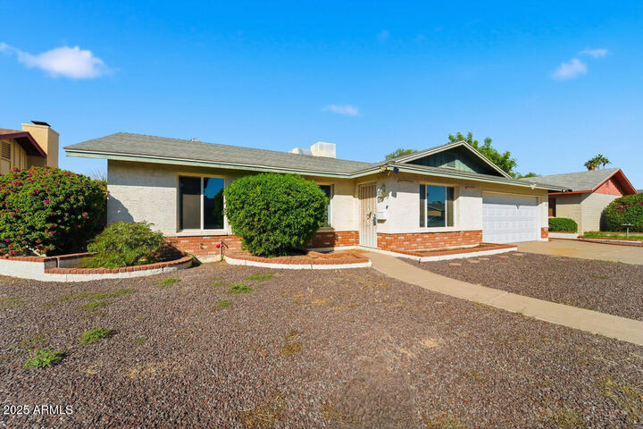 Property Photo: 1644 E Broadmor Drive AZ 85282
