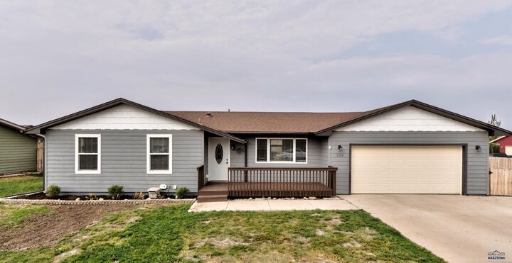 Property Photo: 304 Lone Soldier Ct SD 57719