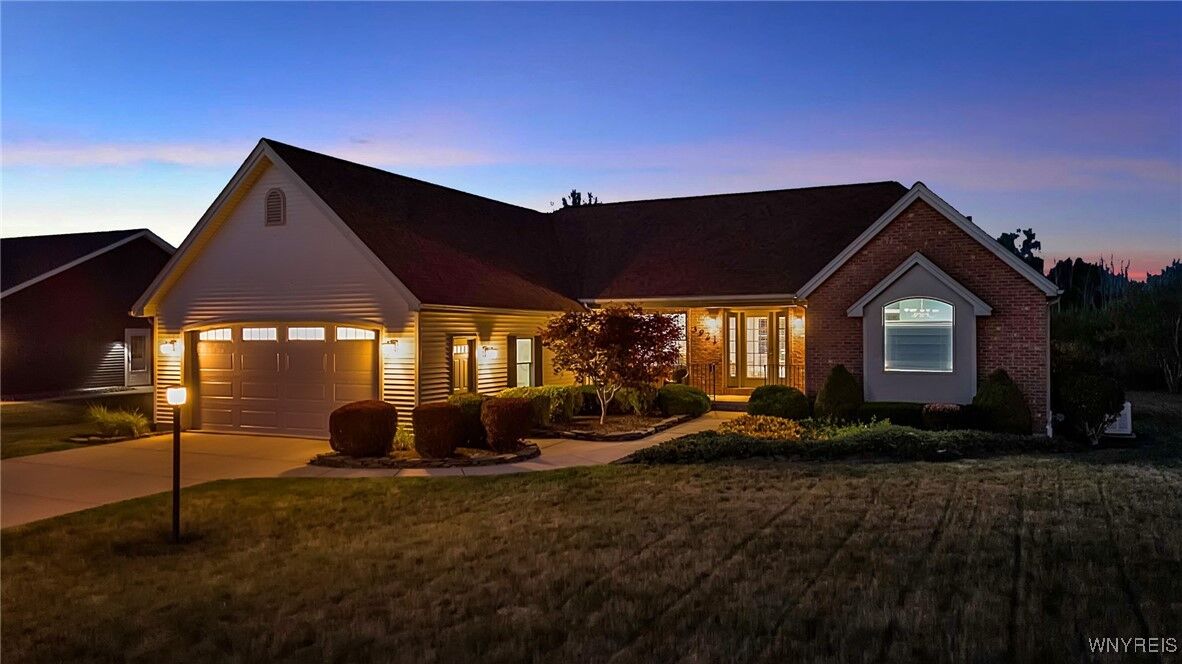 Property Photo:  3921 Wildwing Drive  NY 14120 