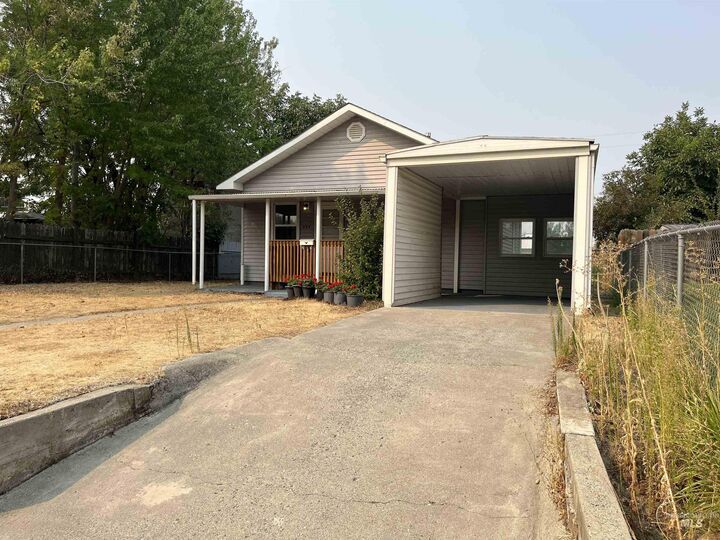 Property Photo:  628 3rd Street  WA 99403 