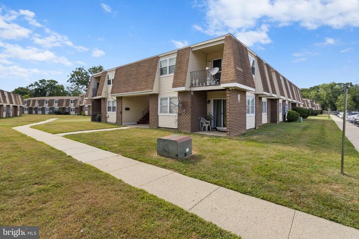 Property Photo:  5 Florence Tollgate Place 5  NJ 08518 