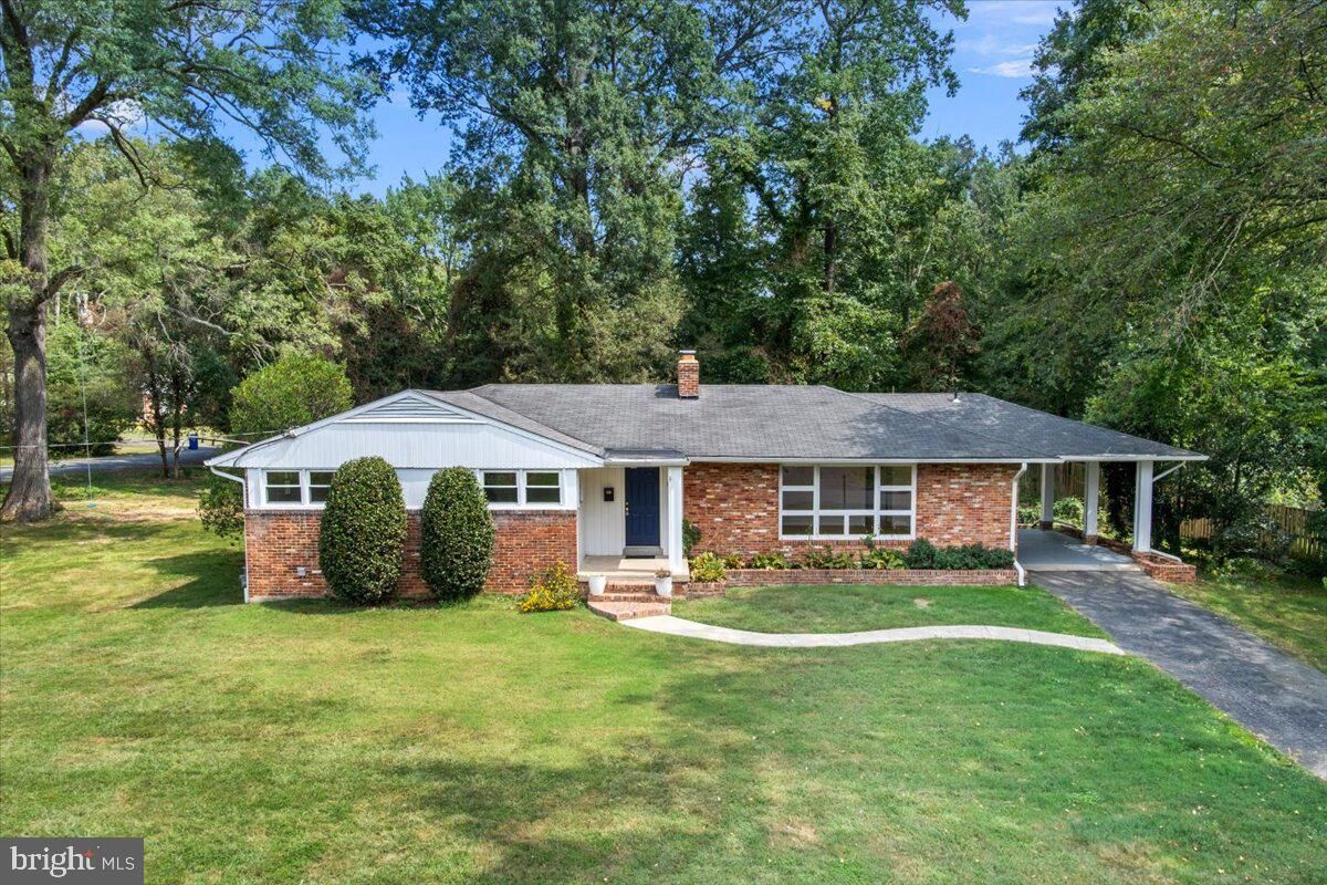 Property Photo:  9401 Forest Haven Drive  VA 22309 