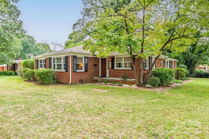 5443 Hilltop Circle  Charlotte NC 28269 photo