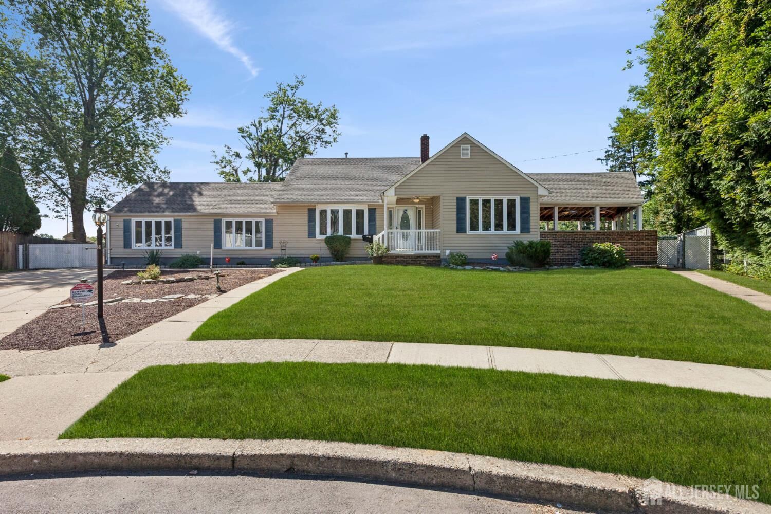 Property Photo:  14 Beth Court  NJ 08884 