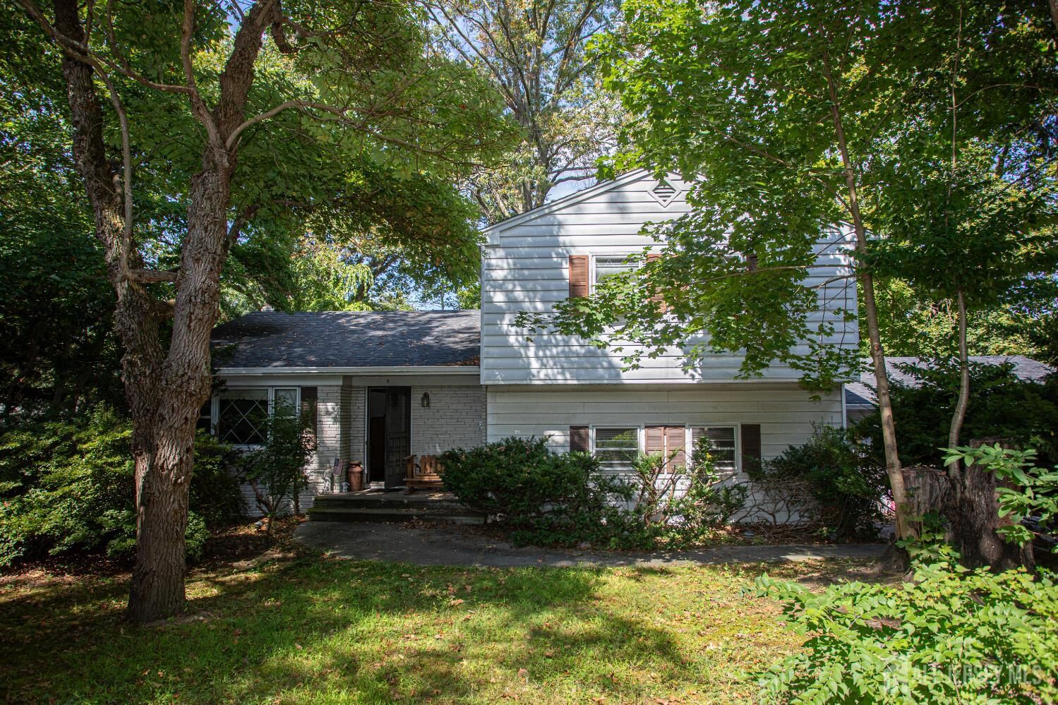 Property Photo:  3 Garden Terrace  NJ 08850 