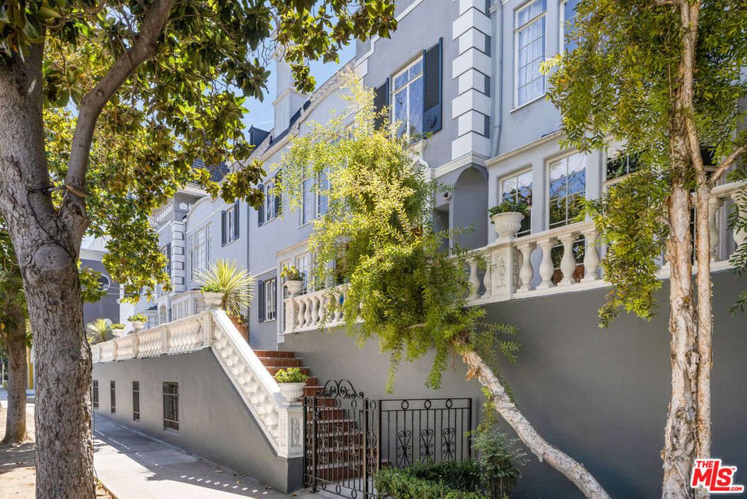 Property Photo: 3350 James M Wood Blvd CA 90006