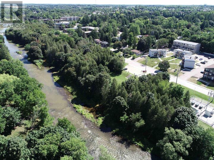Property Photo:  320 Queen Street East 5  ON N1M 1T4 