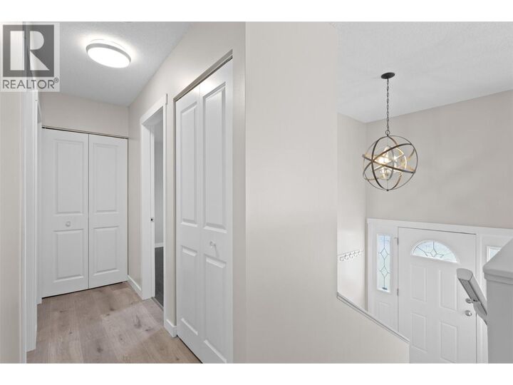 Photo de la propriété: 669 Valdes Drive BC V2B 5J1