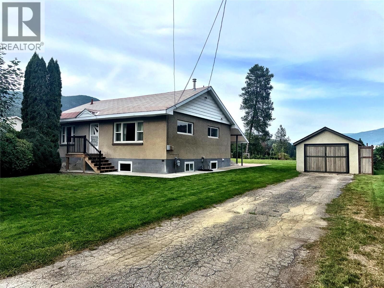Property Photo: 1301 6th Street BC V0G 1G0