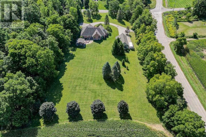 Photo de la propriété: 9430 Elviage Drive ON N6K 4N5