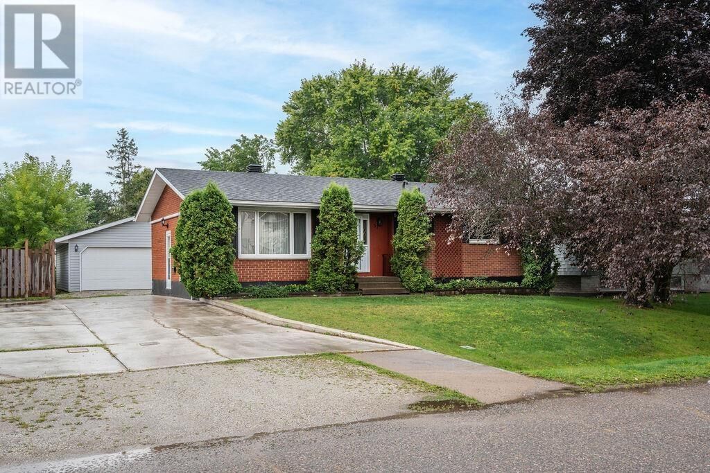 Property Photo: 51 Glen Ave ON P6A 5V1