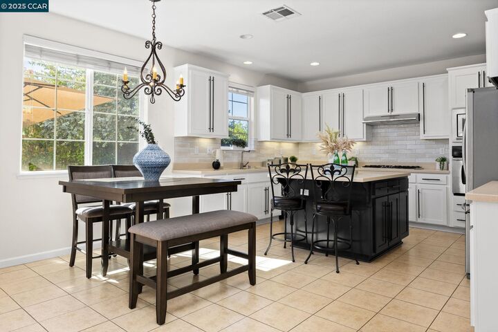 104 Silva Ct  Martinez CA 94553 photo
