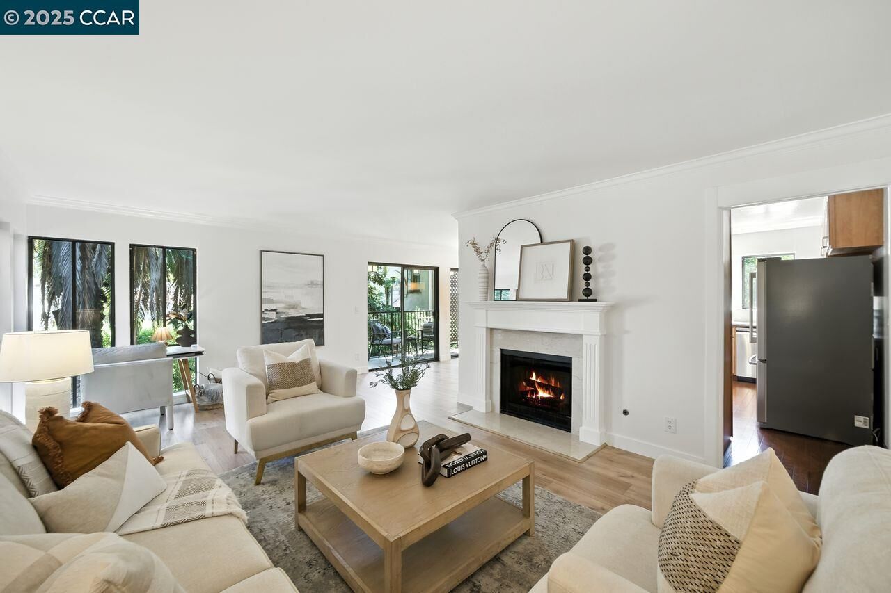 Property Photo:  742 Wesley Way 2D  CA 94610 