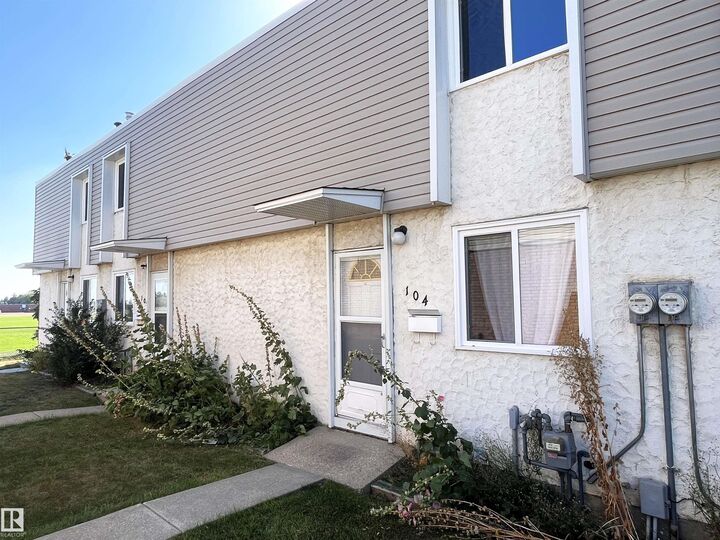 104 Cornell Court NW  Edmonton AB T5C 3C3 photo