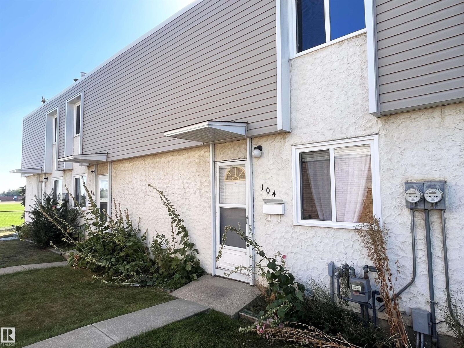 Property Photo: 104 Cornell Court NW AB T5C 3C3