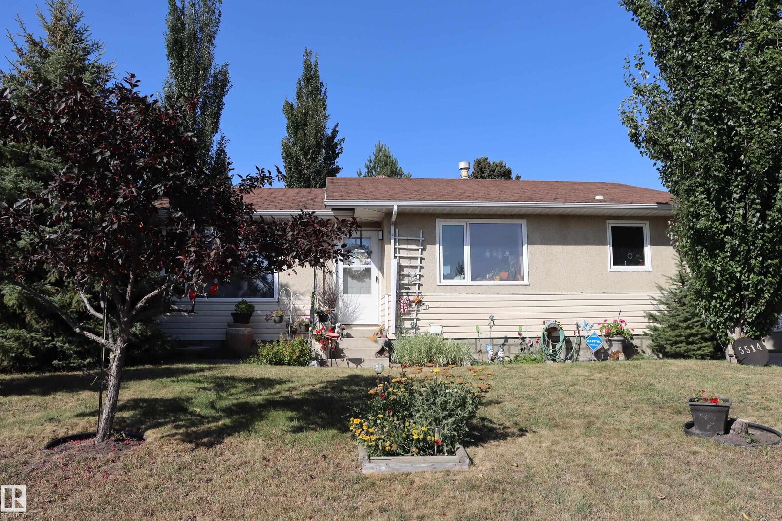 Property Photo:  5514 44 Ave  AB T9A 0C9 