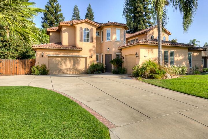 4968 W Pinedale Avenue  Fresno CA 93722 photo